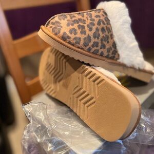 Volatile Fluff Leopard Slippers